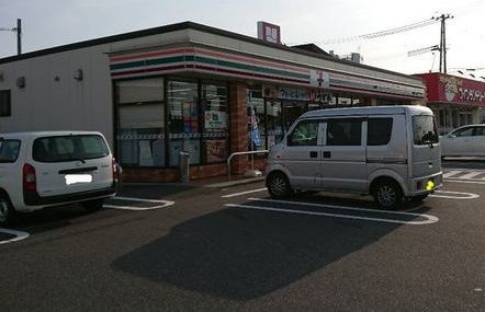 近くのセブンイレブン新潟本馬越店まで600m(徒歩8分)