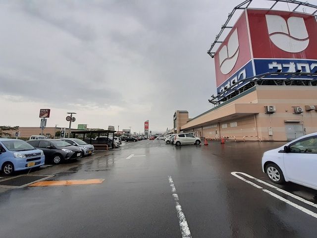 近くのウオロクコモ店まで540m(徒歩7分)