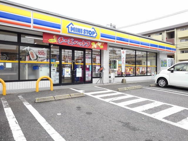近くのミニストップ上白水店まで450m（徒歩6分）