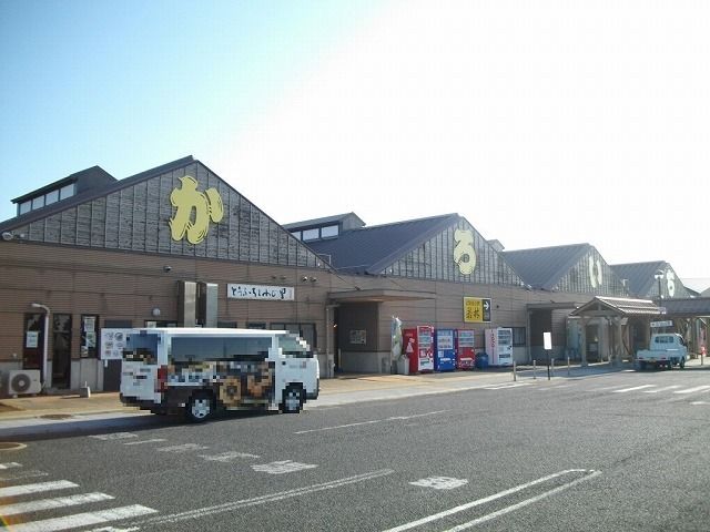 近くのかろいちまで400m(徒歩5分)
