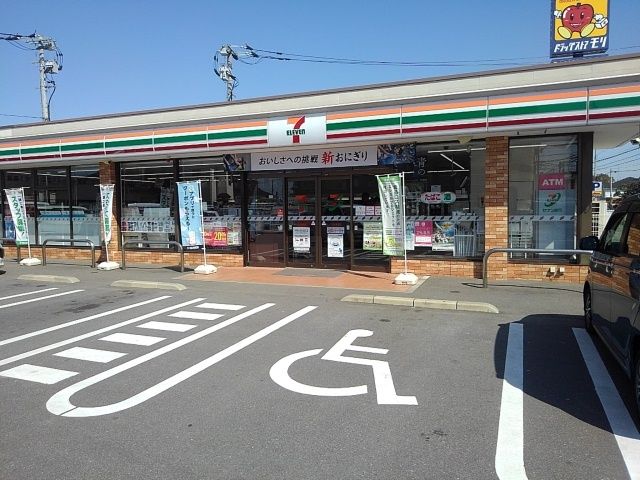 近くのセブンイレブン久留米朝妻店まで630m（徒歩8分）