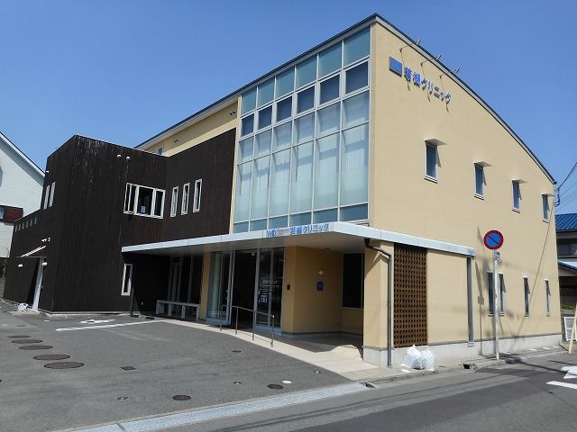 近くの若槻クリニックさんまで350m（徒歩5分）