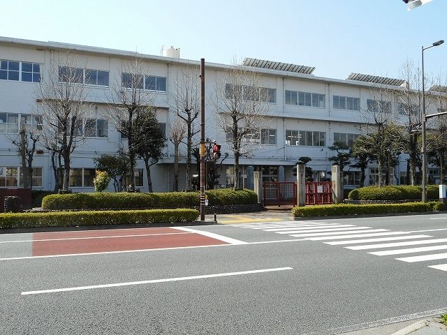 近くの福島小学校まで1,300m(徒歩17分)