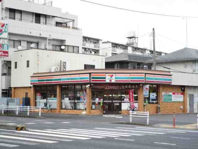 近くのセブンイレブンまで550m（徒歩7分）