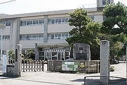 近くの児玉小学校まで1,200m（徒歩15分）