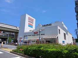 近くの赤札堂まで390m(徒歩5分)