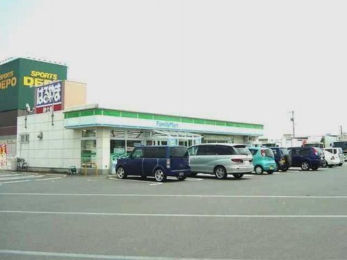 近くのファミリーマート 福井大和田店まで220m（徒歩3分）