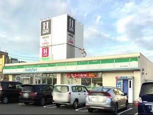 近くのコンビニまで220m（徒歩3分）