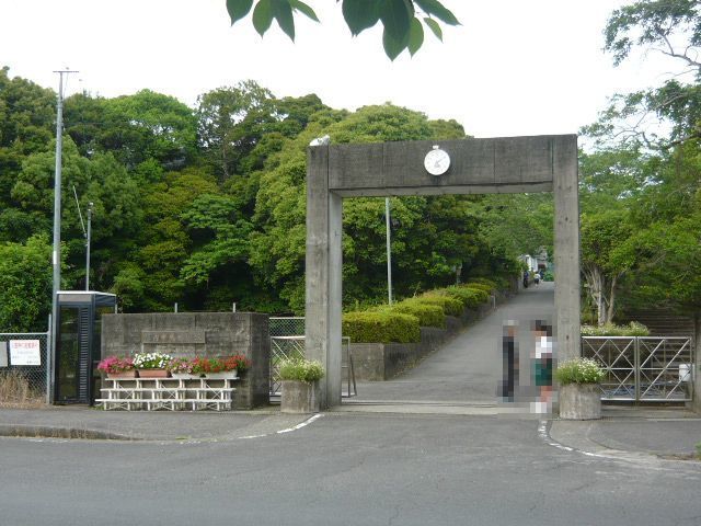 近くの川内中央中学校まで1,650m（徒歩21分）
