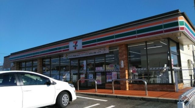 近くのセブンイレブンまで450m（徒歩6分）