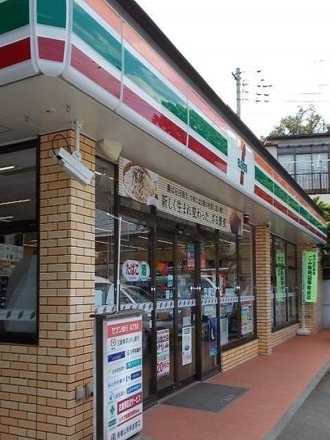 近くのセブンイレブン日の出西平井店まで400m(徒歩5分)