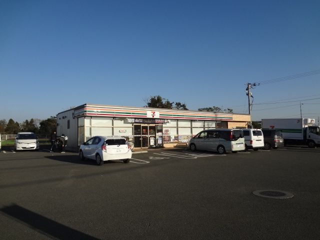 近くのコンビニまで850m（徒歩11分）