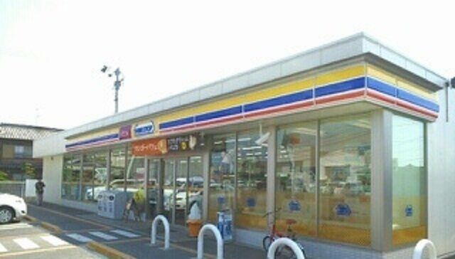 近くのミニストップさんまで800m（徒歩10分）