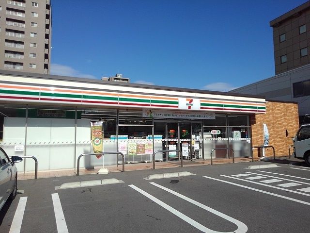 近くのコンビニまで800m（徒歩10分）