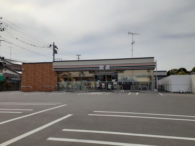 近くのセブンイレブン原町青葉町店まで650m（徒歩9分）