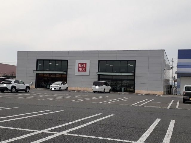 近くのユニクロ原町店まで1,000m（徒歩13分）