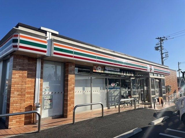 近くのコンビニまで600m（徒歩8分）