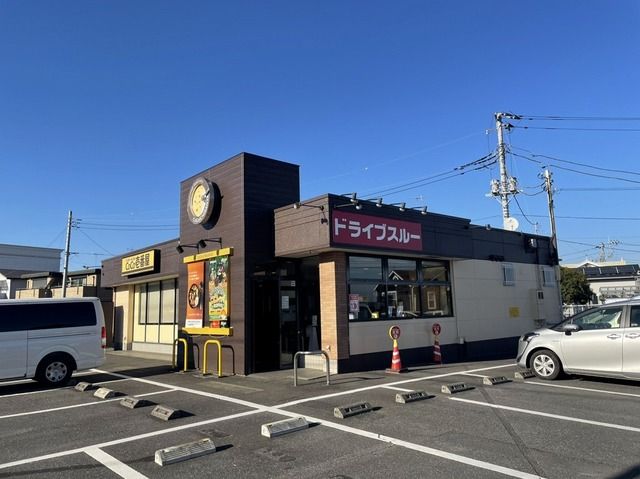 近くの飲食店まで400m（徒歩5分）