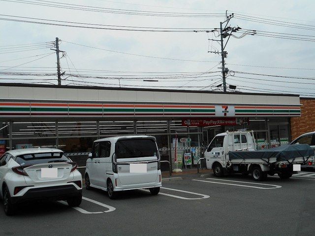 近くのセブンイレブン福富店まで450m（徒歩6分）