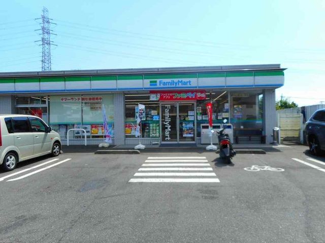 近くのファミリーマートまで850m(徒歩11分)