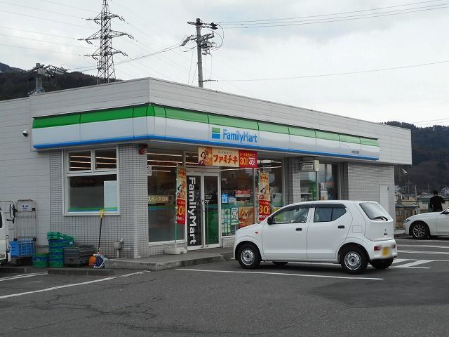 近くのファミリーマート　大町合庁前店まで700m（徒歩9分）