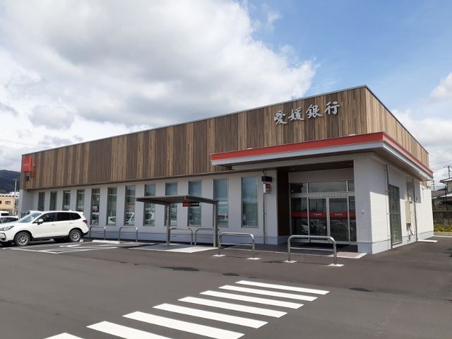 近くの愛媛銀行見奈良・川内支店様まで210m（徒歩3分）