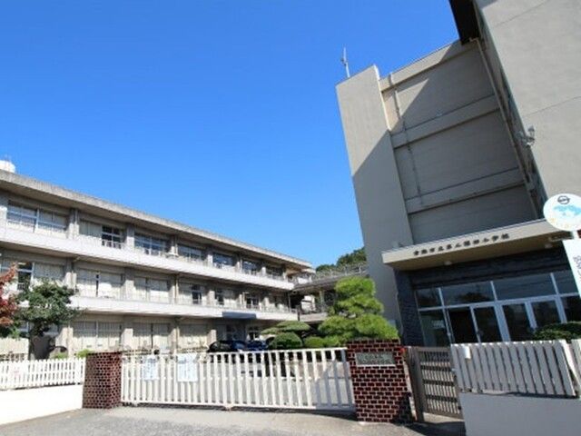 近くの第二福田小学校まで650m(徒歩9分)