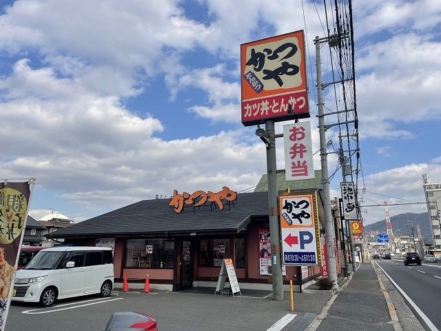 近くのかつや様まで350m（徒歩5分）