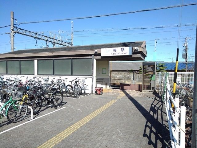 近くの近鉄湯ノ山線桜駅まで500m(徒歩7分)