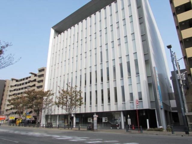 近くの福岡銀行箱崎支店まで1,300m（徒歩17分）