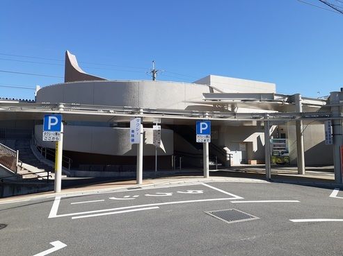 近くの塩崎駅まで1,700m（徒歩22分）