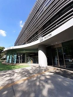 近くの板橋区立中央図書館、平和公園まで168m(徒歩3分)