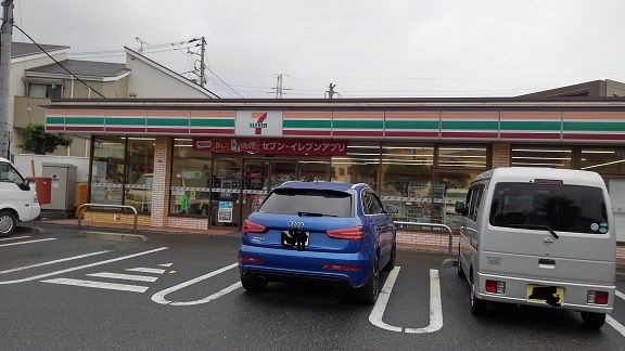 近くのコンビニまで500m（徒歩7分）