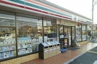 近くのセブンイレブン草加弁天１丁目店まで270m（徒歩4分）