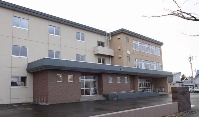 近くの緑中学校まで500m（徒歩7分）