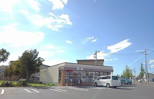 近くのセブンイレブンまで450m（徒歩6分）