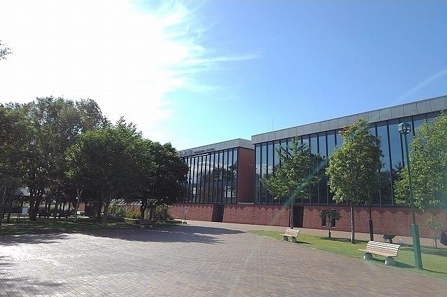 近くの岩見沢駅まで1,100m（徒歩14分）