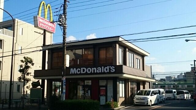 近くのマクドナルドまで120m（徒歩2分）