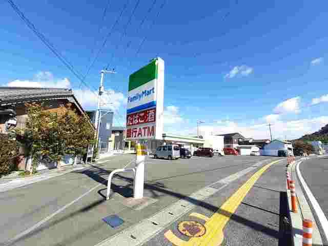 近くのファミリーマート 高知介良通店まで1,300m(徒歩17分)