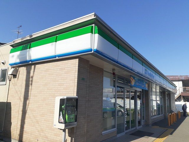 近くのファミリーマート錦町店様まで93m(徒歩2分)