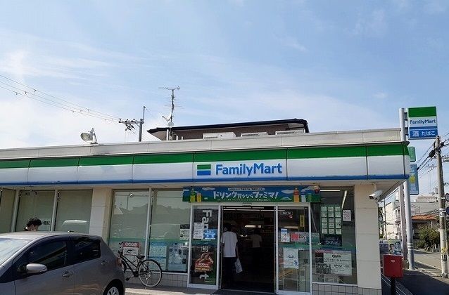 近くのファミリーマート宮田店まで150m（徒歩2分）