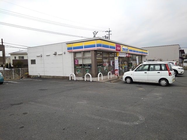 近くのミニストップまで320m（徒歩4分）