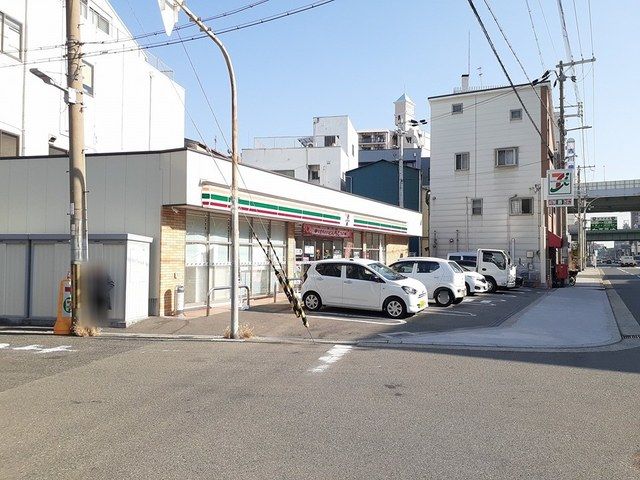近くのセブンイレブン九条南3丁目店まで133m（徒歩2分）