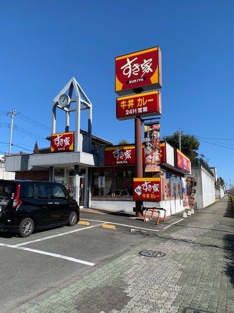 近くのすき家あきる野睦橋通り店まで800m（徒歩10分）