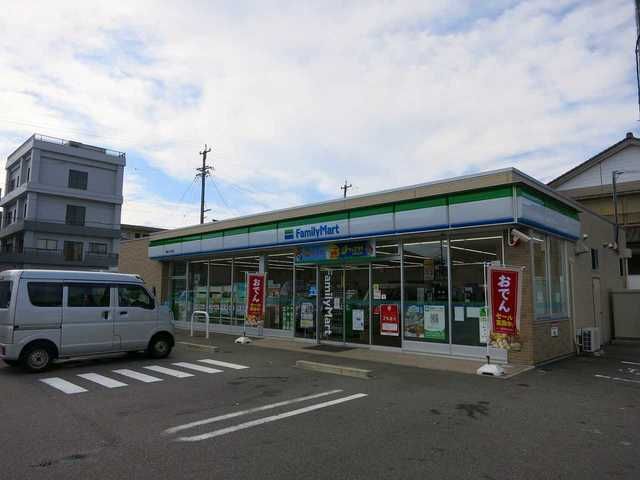 近くのコンビニまで450m（徒歩6分）