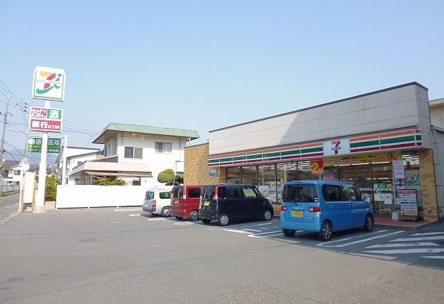 近くのセブンイレブンまで210m（徒歩3分）