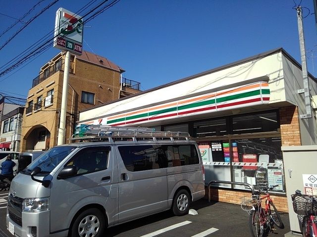近くのコンビニまで1,200m（徒歩15分）