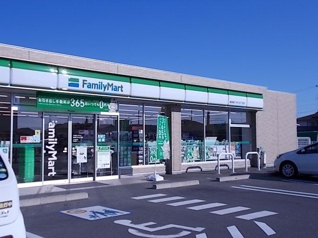 近くのファミリーマート岐阜南鶉五丁目まで500m(徒歩7分)