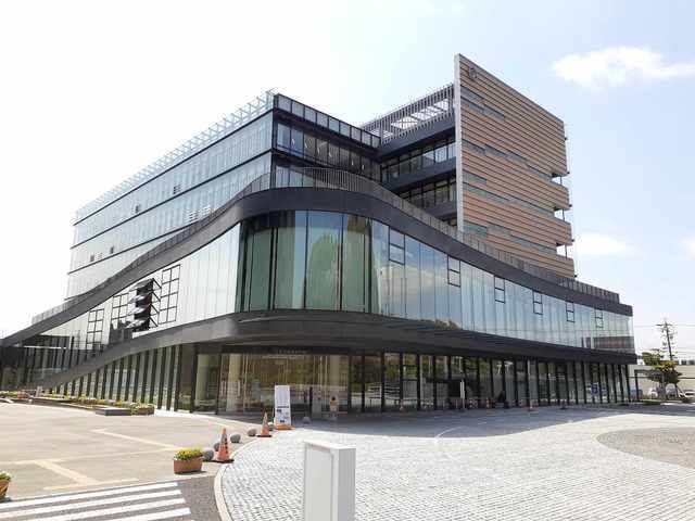 近くの小牧市役所まで650m（徒歩9分）