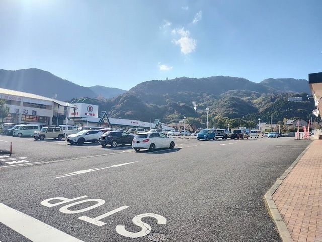 近くの別府山の手ライフガーデンまで450m（徒歩6分）